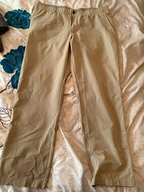 Under Armour Men's Khaki Straight-Leg Chinos